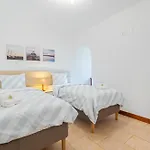 Navegante Com Piscina Privada Em Vilamoura Villa