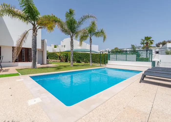 Navegante Com Piscina Privada Em Vila *