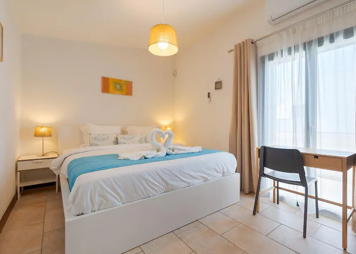 Navegante Com Piscina Privada Em * Quarteira