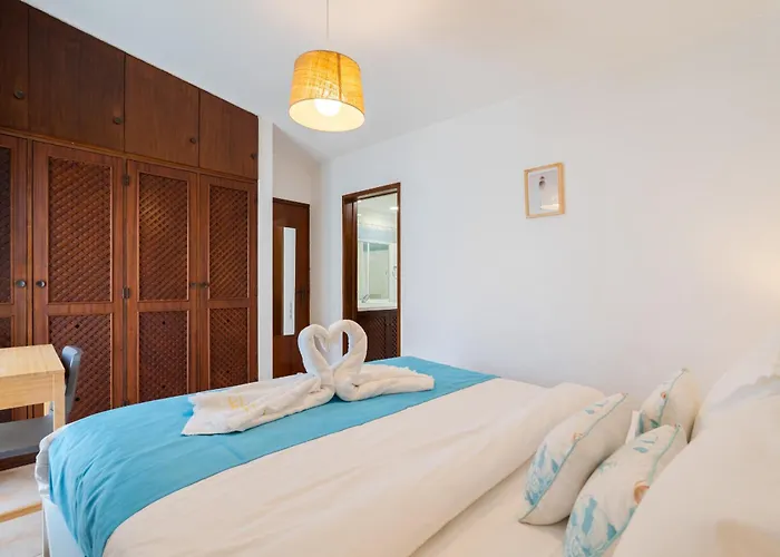 Navegante Com Piscina Privada Em