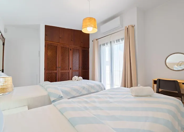 Navegante Com Piscina Privada Em *