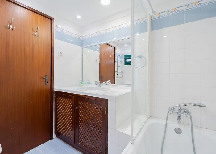 Navegante Com Piscina Privada Em Vila Quarteira