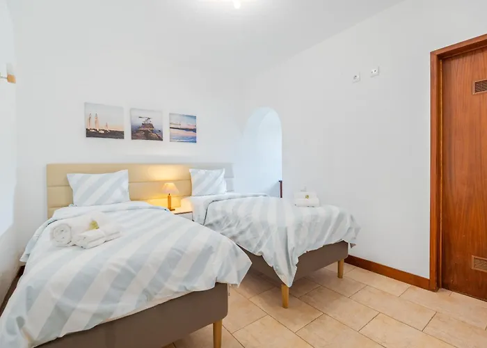 Navegante Com Piscina Privada Em Vila