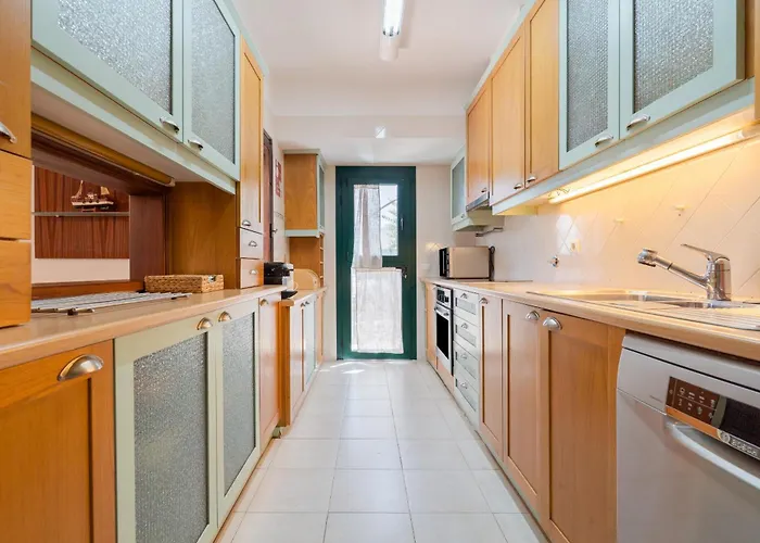 Navegante Com Piscina Privada Em * Quarteira