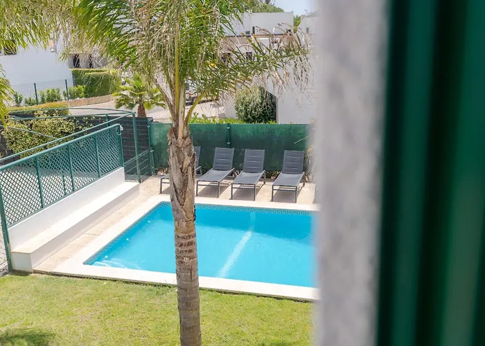 Navegante Com Piscina Privada Em Quarteira