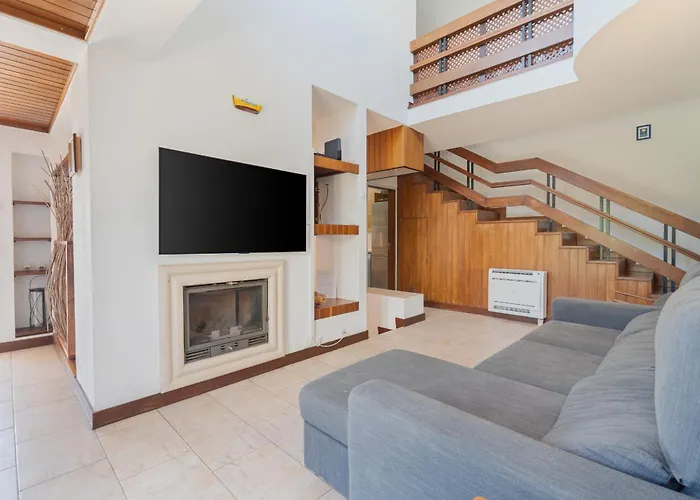 Navegante Com Piscina Privada Em Vila Quarteira