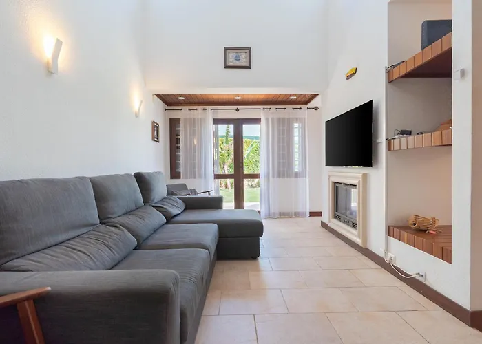 Navegante Com Piscina Privada Em Vila Quarteira