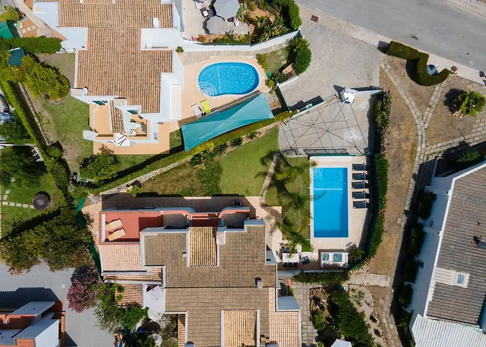 Navegante Com Piscina Privada Em Vila Quarteira