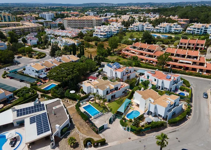 Navegante Com Piscina Privada Em *