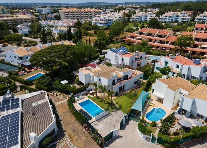 Navegante Com Piscina Privada Em *