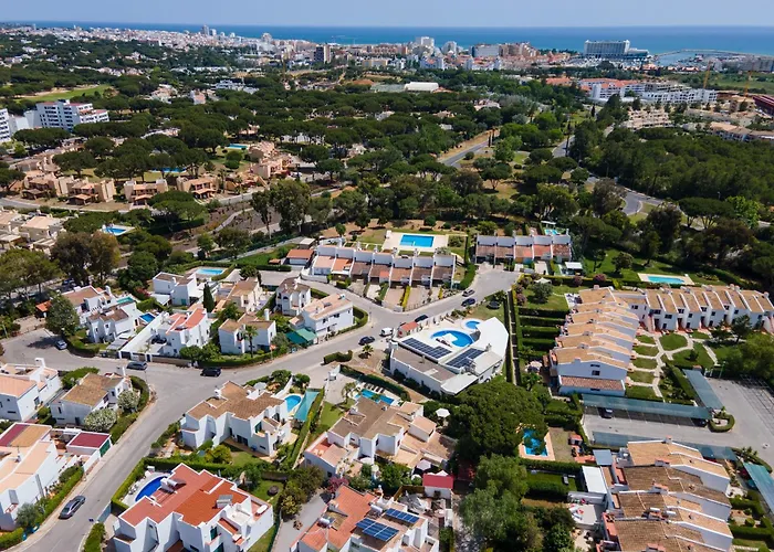 Navegante Com Piscina Privada Em